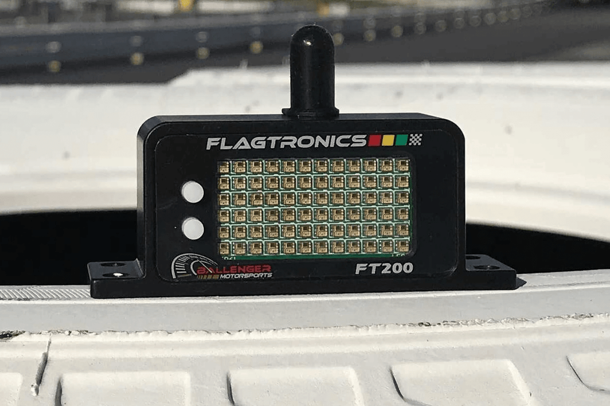 Simple in-car installation with USB or 12V power